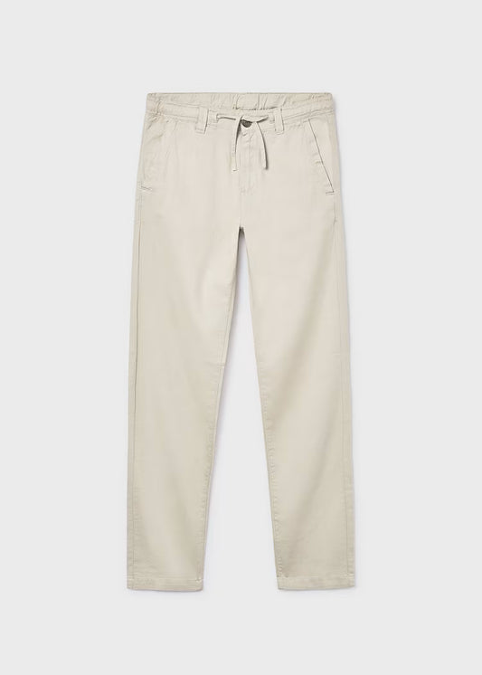 Pantalón chino chico