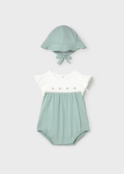 Pelele florecitas con gorro recién nacida