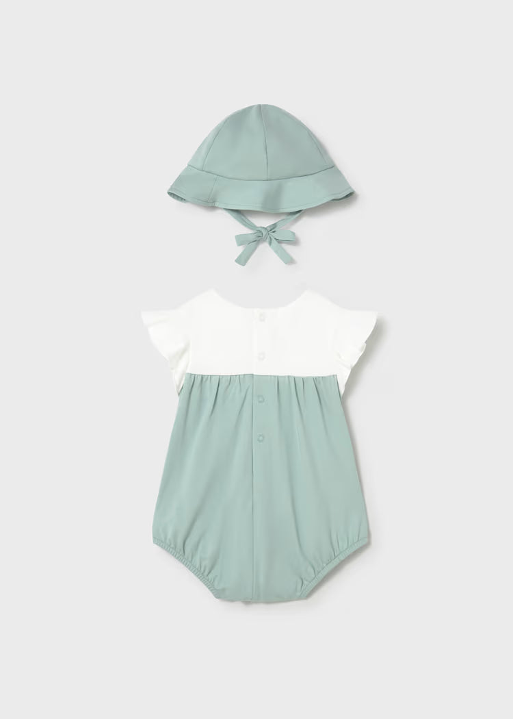 Pelele florecitas con gorro recién nacida