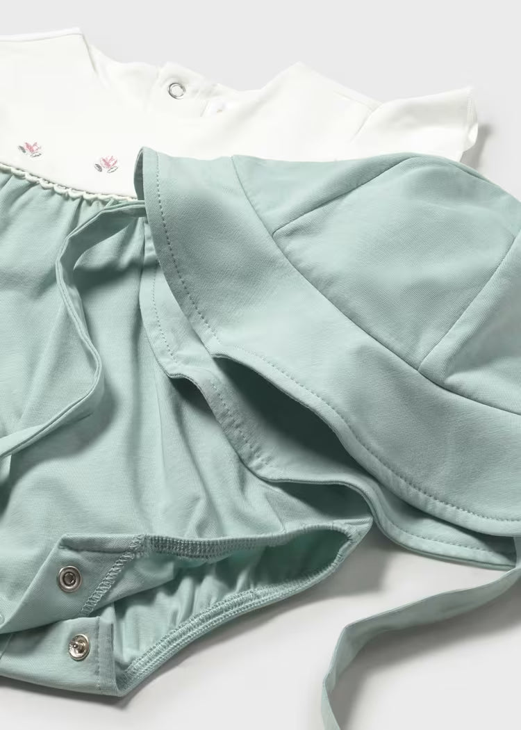 Pelele florecitas con gorro recién nacida