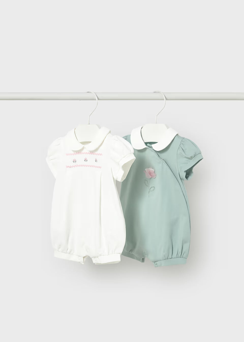 Set 2 pijamas cortos bordados recién nacida