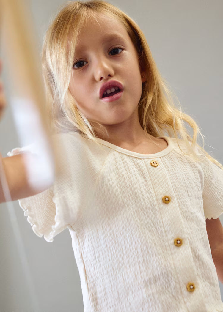 Camiseta con volantes niña