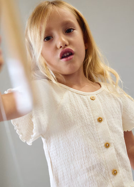 Camiseta con volantes niña