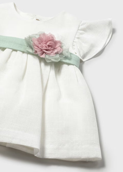Vestido con cubrepañal y fajín floral ceremonia recién nacida