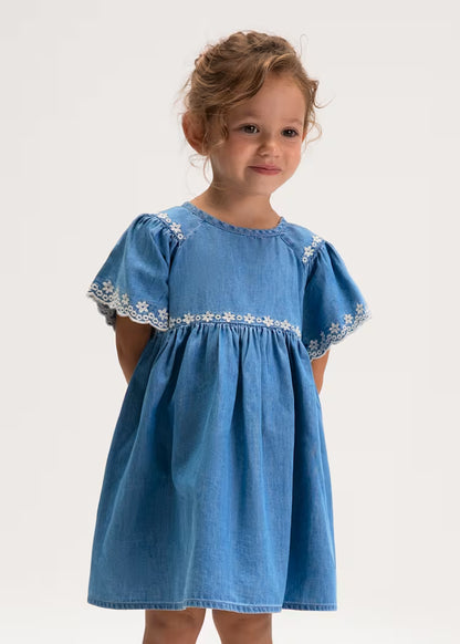 Vestido detalles bordados niña