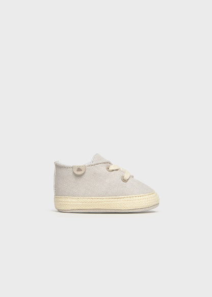 Zapato cordones recién nacido