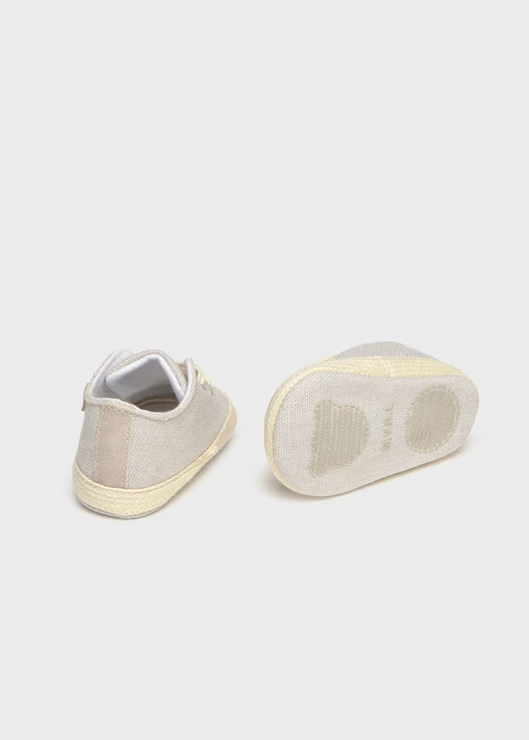 Zapato cordones recién nacido