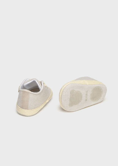 Zapato cordones recién nacido